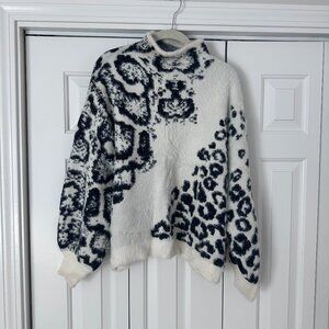 Vince Camuto Women's Animal Print Jacquard Fuzzy Sweater | M